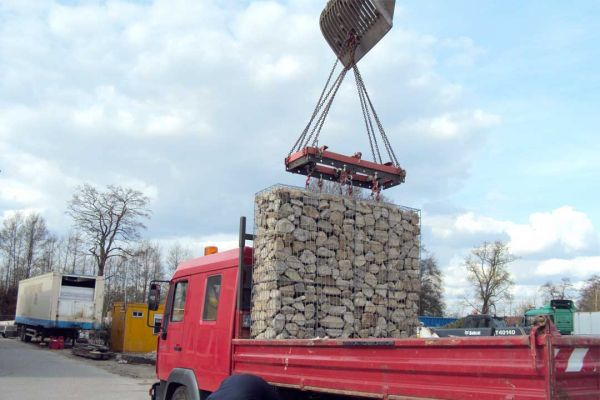 Gabionen auf LKW laden